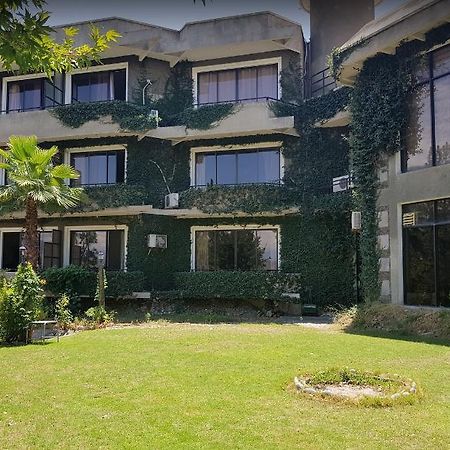 Rock City Resort Mingora Екстериор снимка