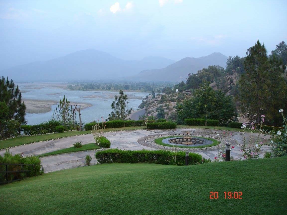 Rock City Resort Mingora Екстериор снимка