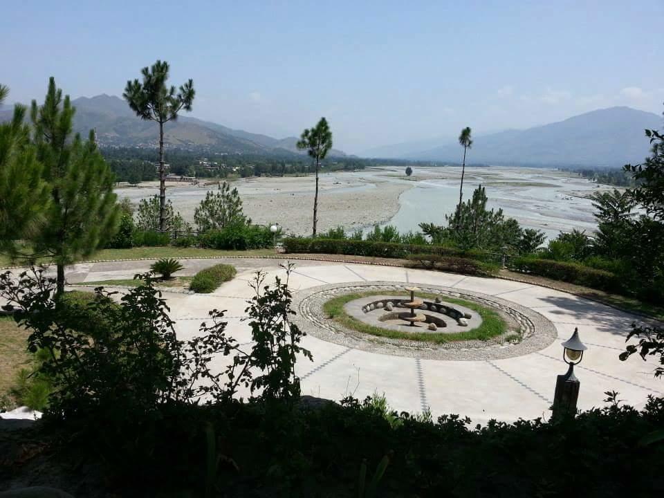 Rock City Resort Mingora Екстериор снимка